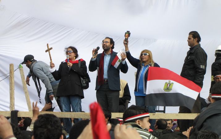 https://de.wikipedia.org/wiki/Datei:Copts_praying_in_Tahrir.jpg
