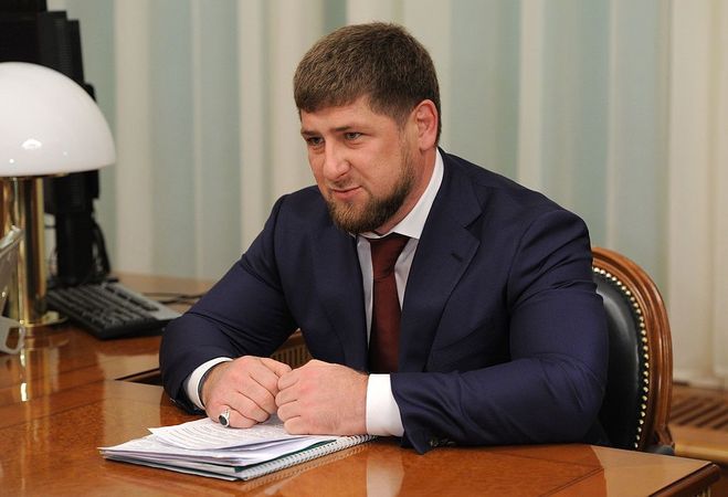 https://commons.wikimedia.org/wiki/File:Ramzan_Kadyrov_December_2011-1.jpeg?uselang=de